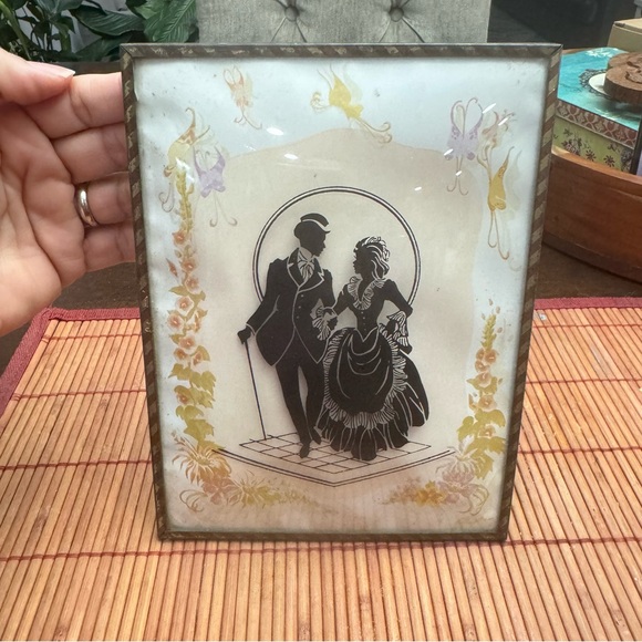 Elegant Black and Gold Silhouette Frame Vintage - Picture 2 of 6